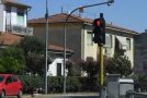 Torna il “vista red” al semaforo dell’incrocio tra Tosco-Romagnola e il cavalcavia di Fornacette