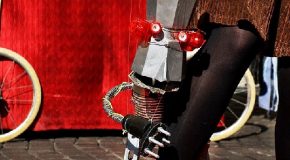 Al teatro delle Sfide di Bientina, marionette per combattere la paura: “Qui comincia l’avventura…” rassegna di domeniche per ragazzi e famiglie