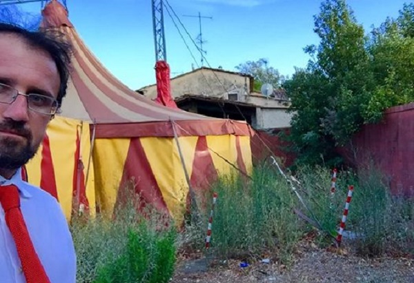 La foto "incriminata" postata dall'assessore Nannipieri. Nessuno ha mai detto o sostenuto che "Chez nous le cirque" è responsabile di tale disastro...