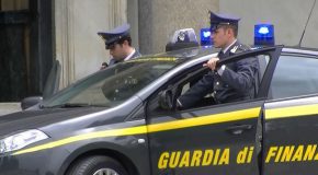 Pontedera: la Guardia di finanza sequestra droga in piazza della stazione, una trentottenne segnalata in Prefettura