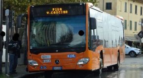 A Cascina autobus deviati su corso Matteotti