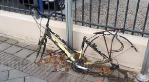 Da lunedì rimosse le bici abbandonate e parcheggiate fuori dalle rastrelliere nell’area di Piazza Unità d’Italia a Pontedera