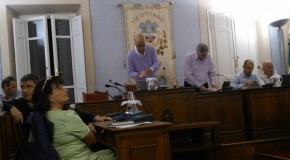 VICOPISANO – Due ore mezzo di Consiglio Comunale “aperto”, tante le domande cittadini, due sole risposte…
